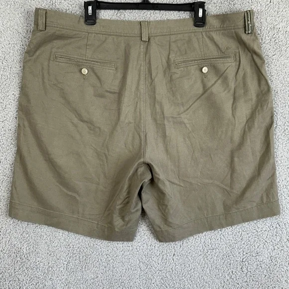 Tommy Bahama Shorts Khaki Mens 42 Olive Green Flat Front Stretch Pocket Comfort